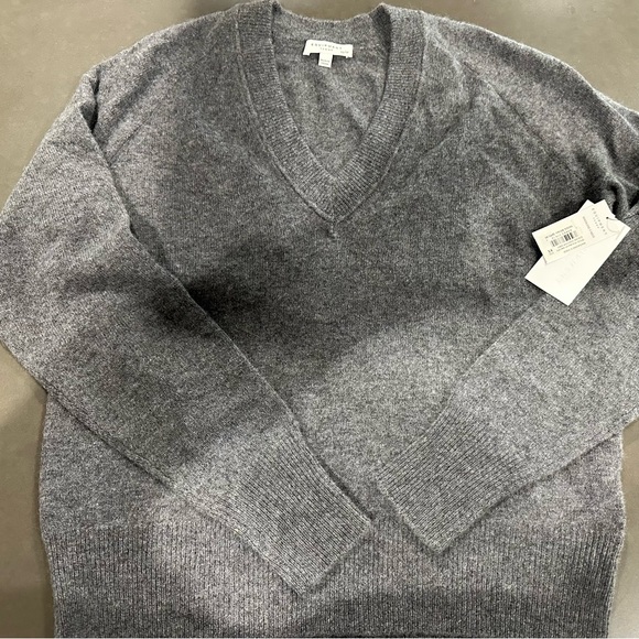 NWT Equipment Madalene cashmere sweater - Picture 3 of 4